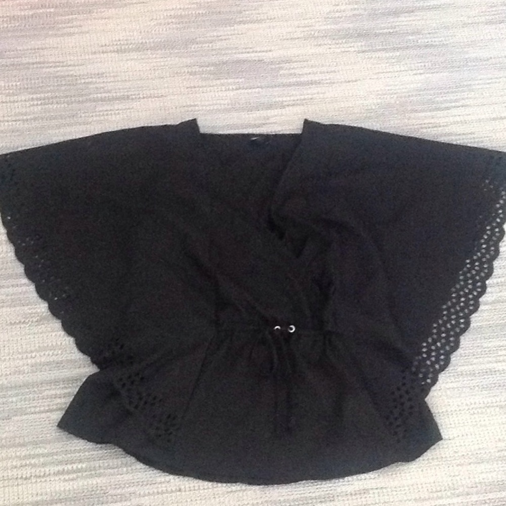 Black flowy arm blouse